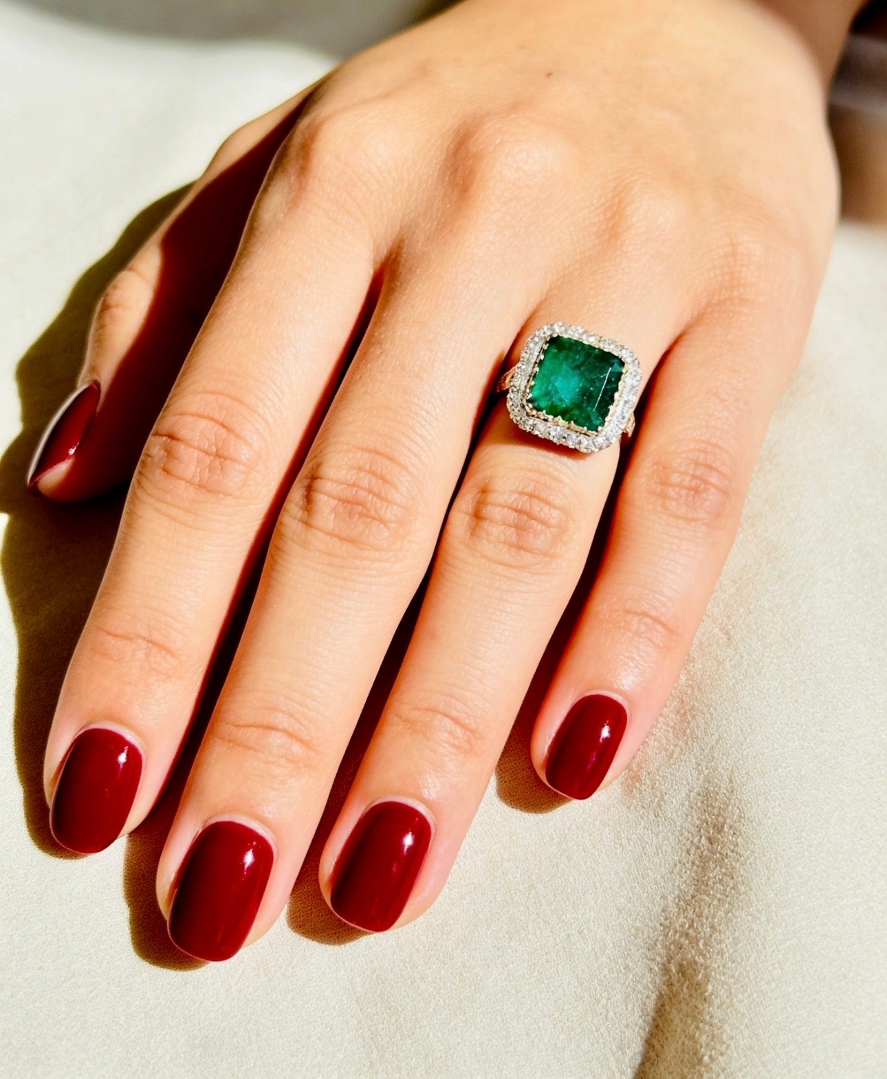 Important 11 Carat Russian Emerald Vintage Diamond Ring 18ct Gold, London 1975
