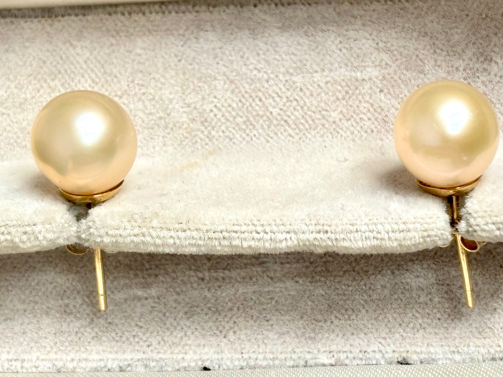 18K Gold 10mm Cultured White Pearl Stud Earrings  Cream & Rose Overtones