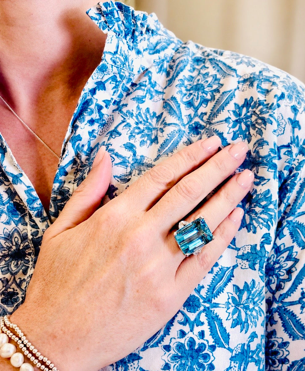 Impressive Large Aquamarine Cocktail Ring, 30 Carats, Art Deco style and 0.80 Marquise Diamonds in 18k White Gold
