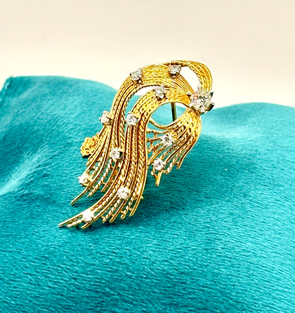 Diamond Platinum Brooch, 18 Karat Gold, Comet design, France circa 1950