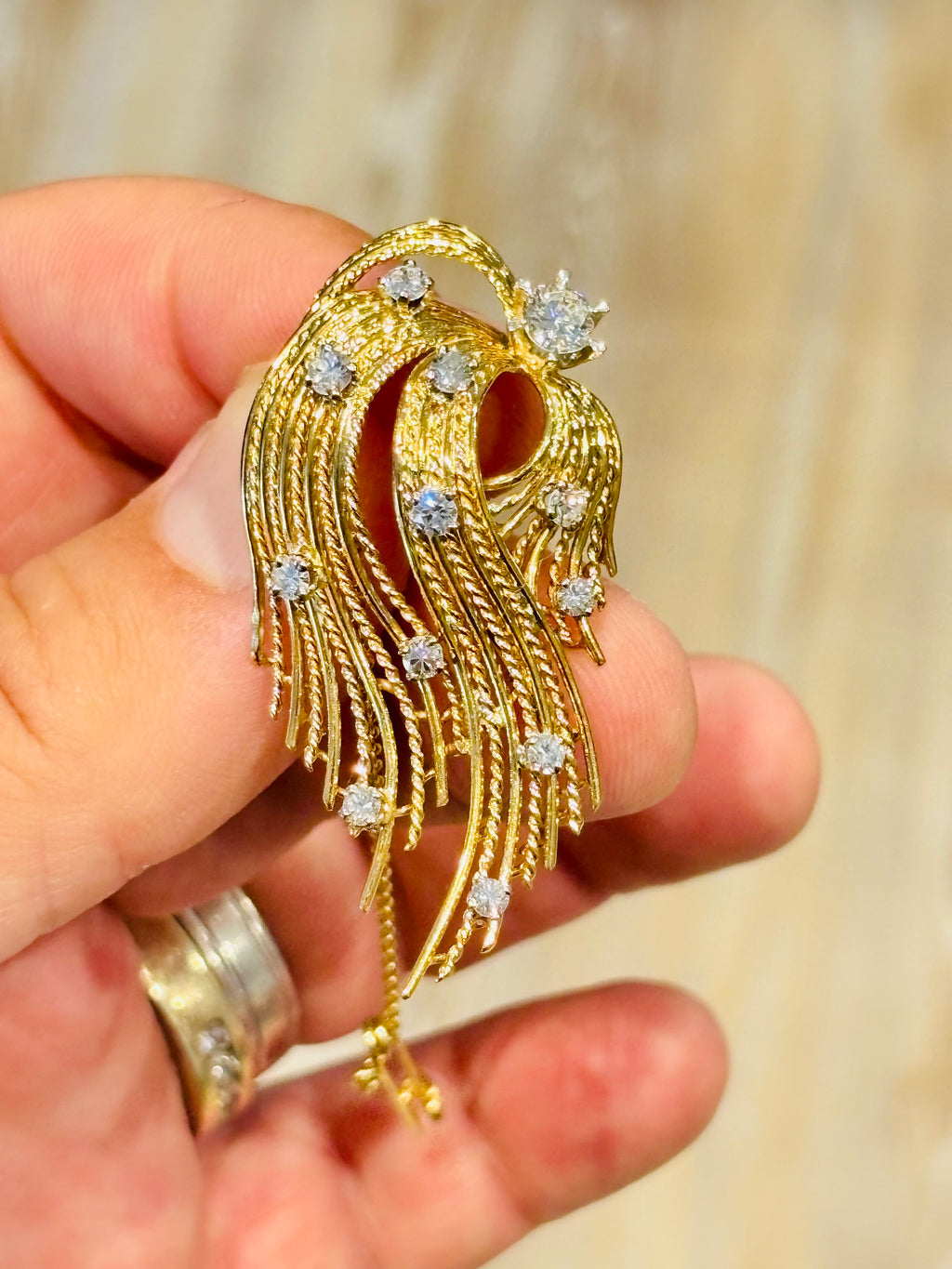 Diamond Platinum Brooch, 18 Karat Gold, Comet design, France circa 1950