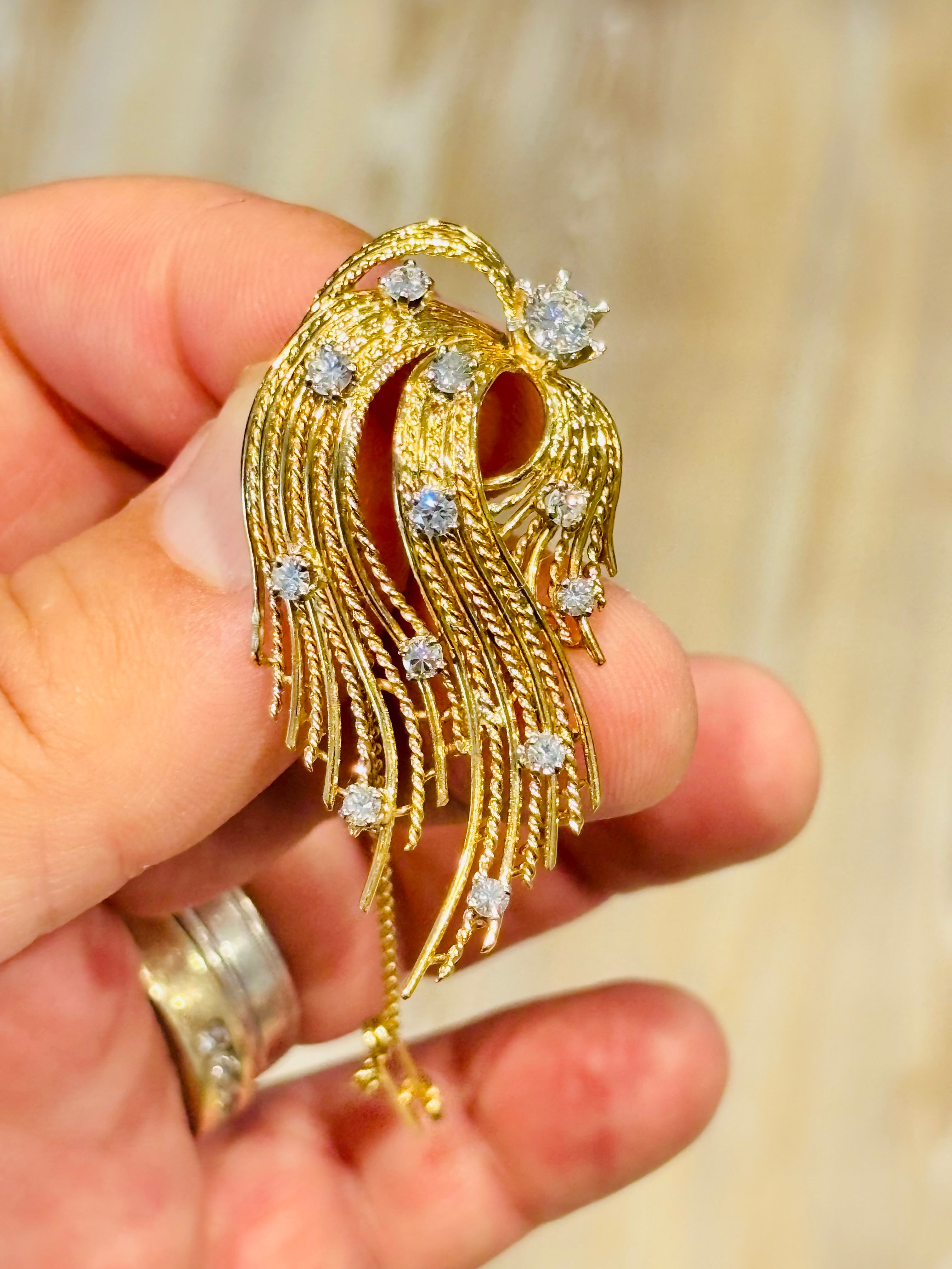Diamond Platinum Brooch, 18 Karat Gold, Comet design, France circa 1950