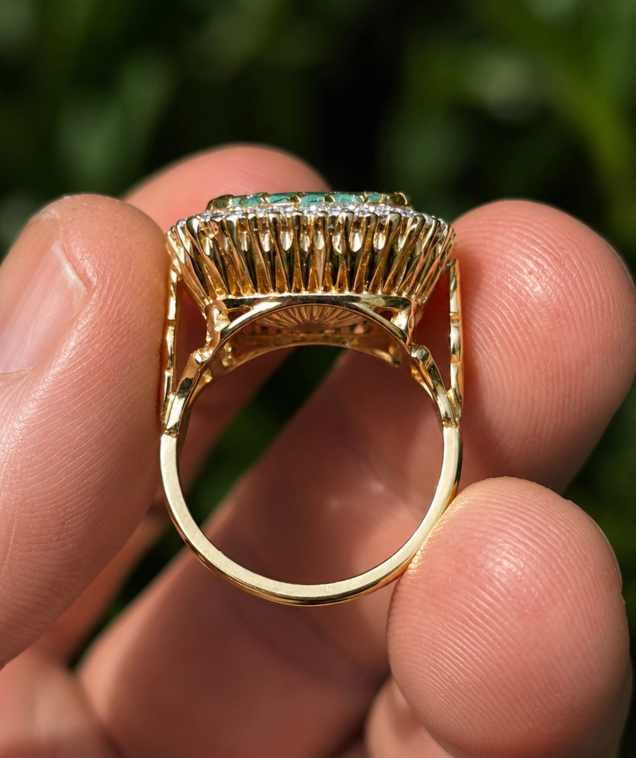 Important 11 Carat Russian Emerald Vintage Diamond Ring 18ct Gold, London 1975