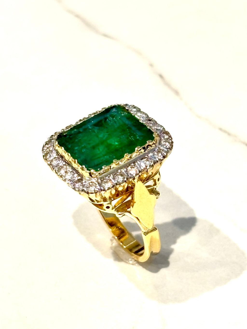 Important 11 Carat Russian Emerald Vintage Diamond Ring 18ct Gold, London 1975