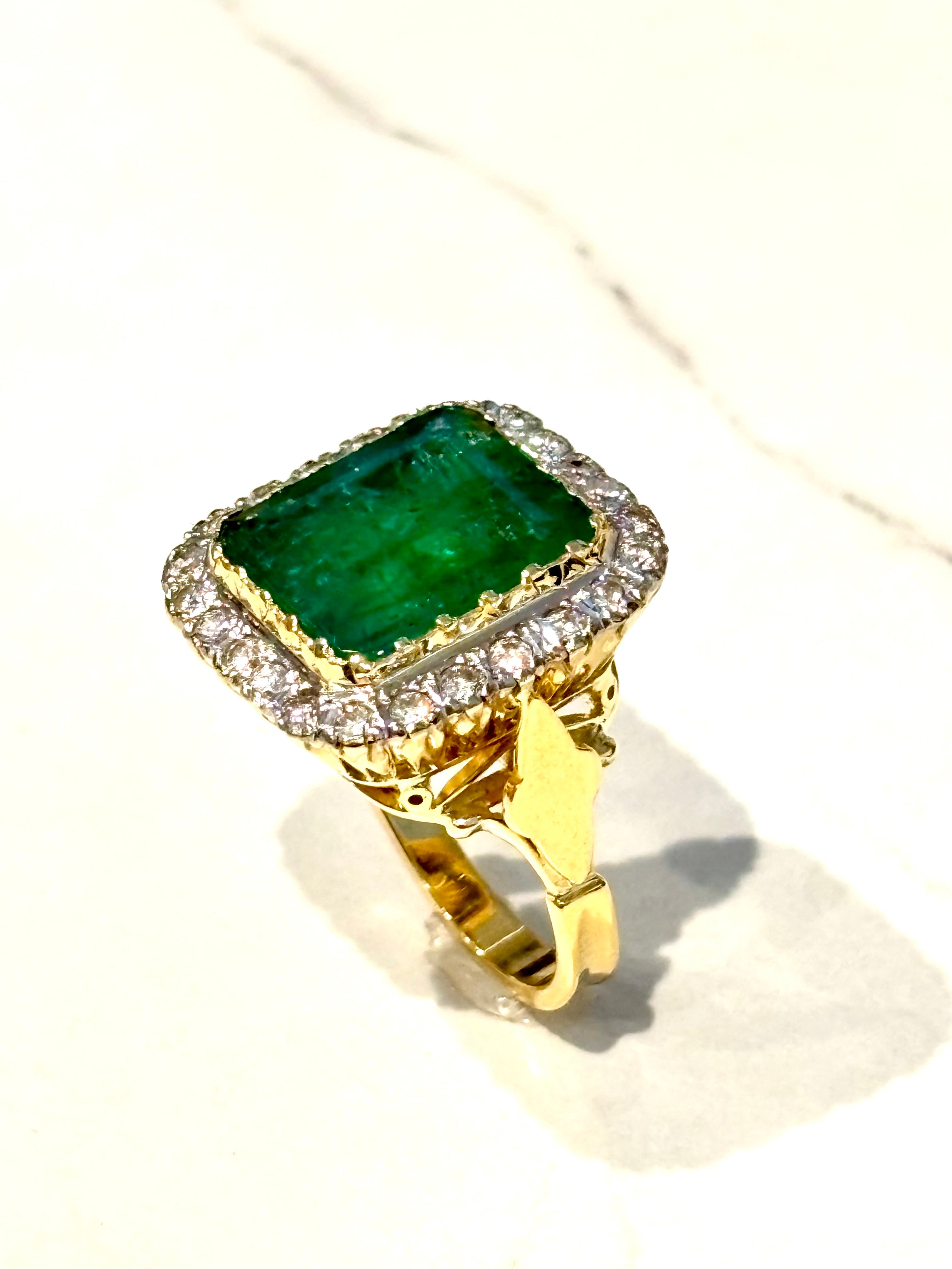 Important 11 Carat Russian Emerald Vintage Diamond Ring 18ct Gold, London 1975