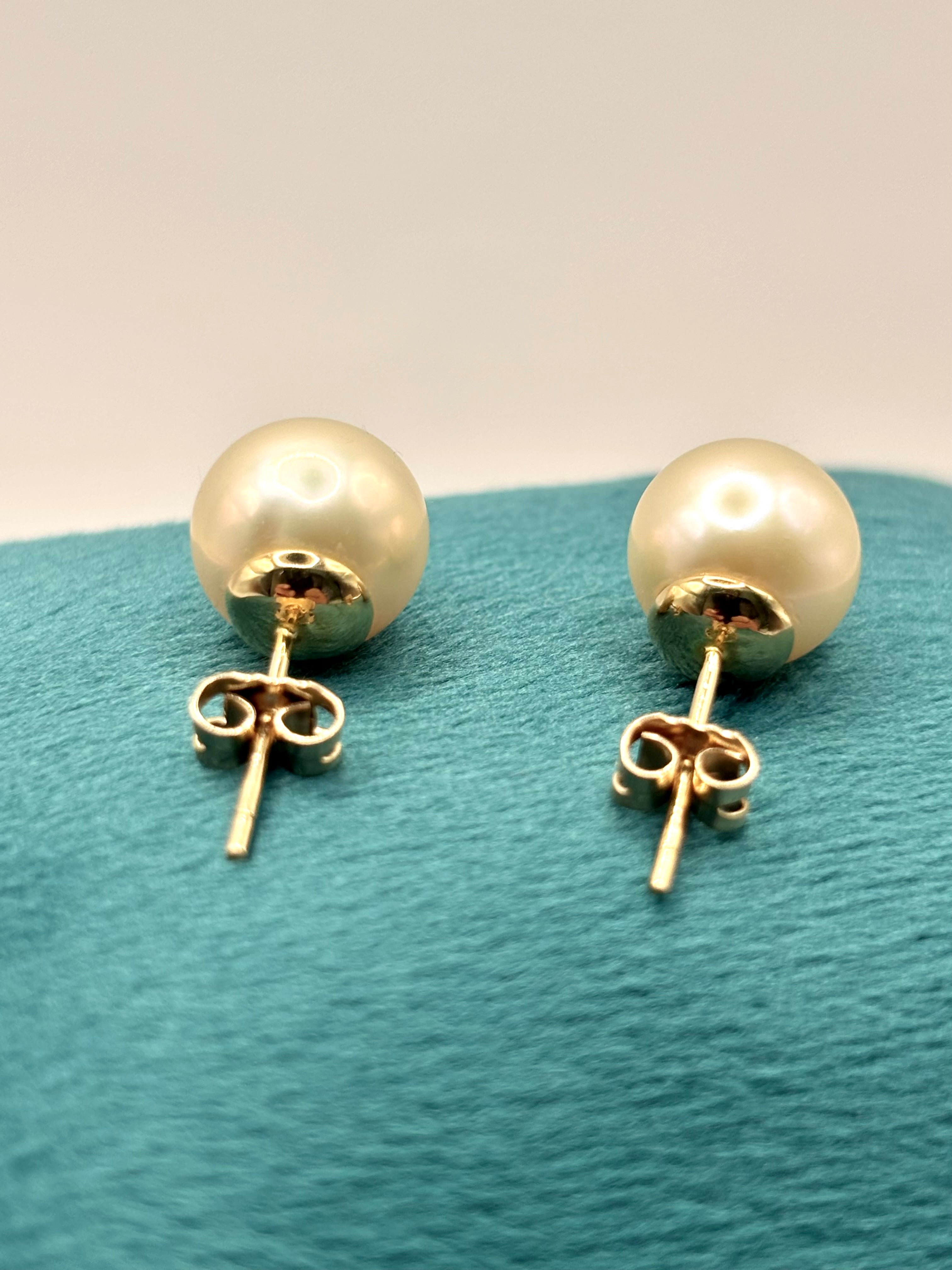 18K Gold 10mm Cultured White Pearl Stud Earrings  Cream & Rose Overtones