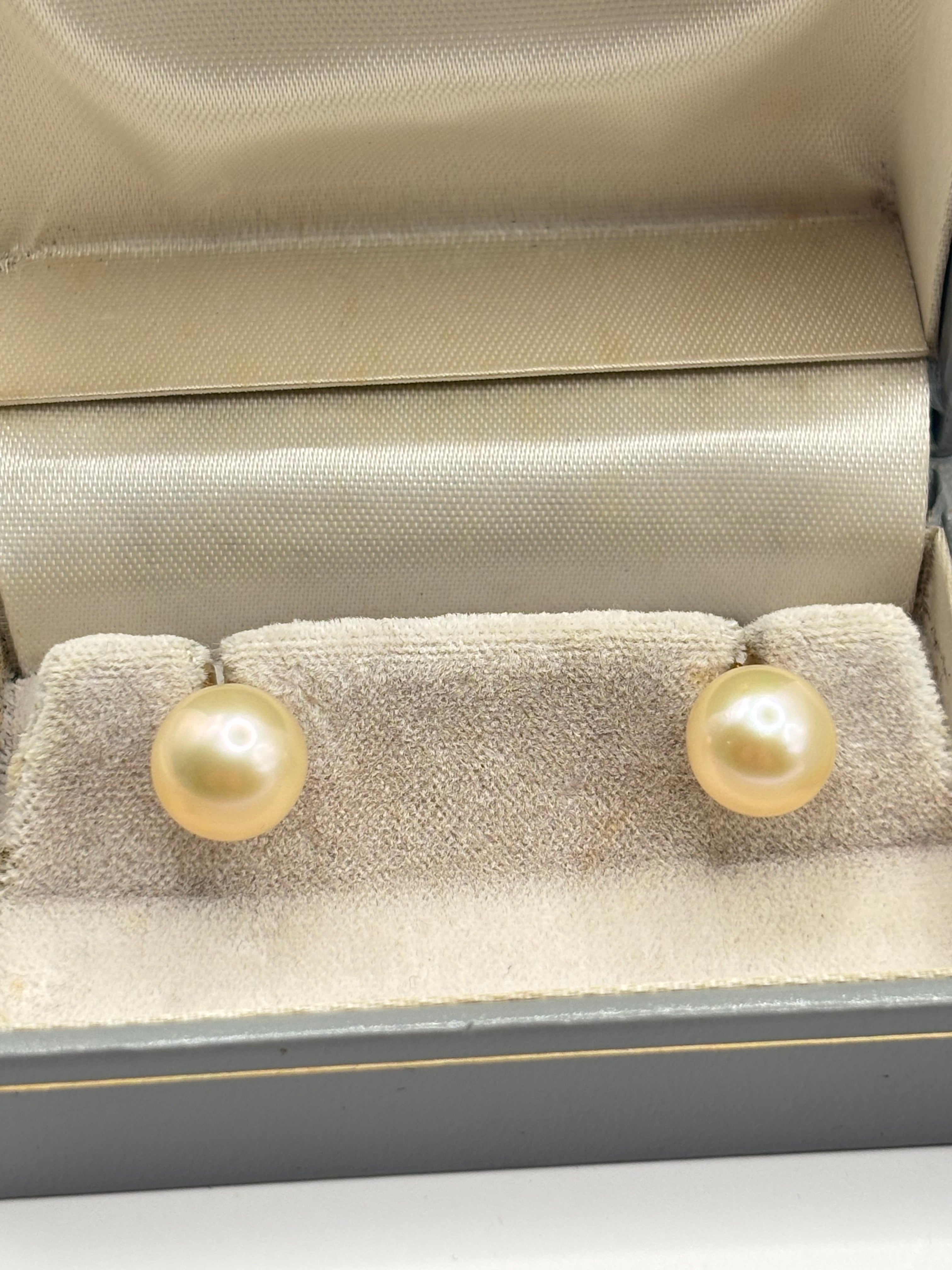 18K Gold 10mm Cultured White Pearl Stud Earrings  Cream & Rose Overtones