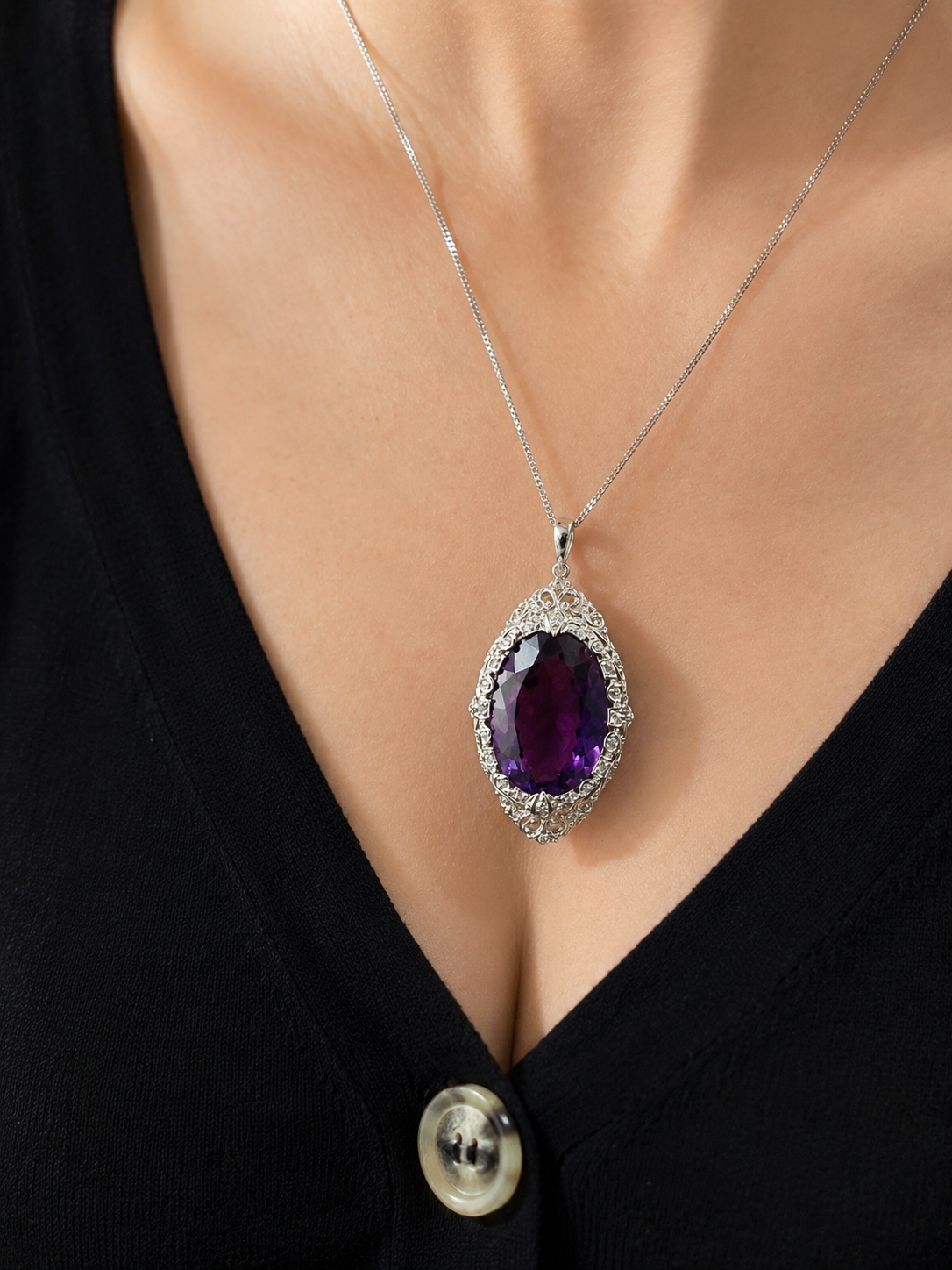 Edwardian Platinum-Topped Gold Convertible Brooch Pendant with Monumental Oval Amethyst and Old-Cut Diamonds, Circa 1900–1915
