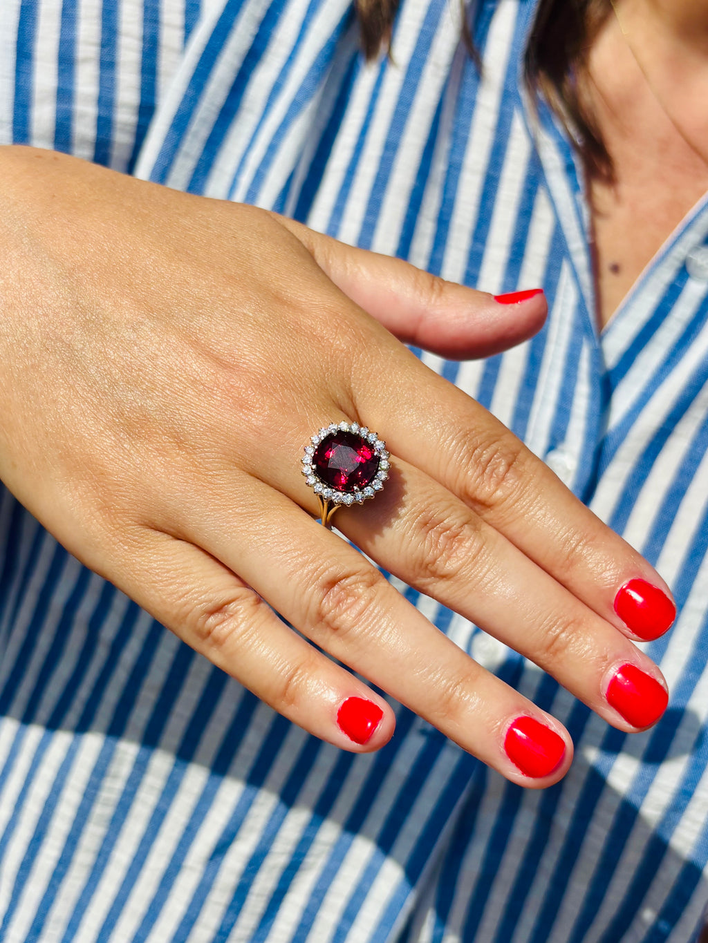 Exquisite Vintage Cocktail Ring 7.15 Carat Rhodolite Garnet with Diamonds in 18K Gold