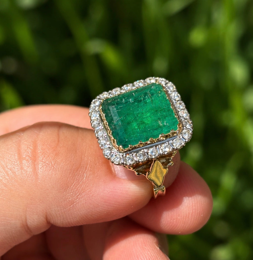 Important 11 Carat Russian Emerald Vintage Diamond Ring 18ct Gold, London 1975