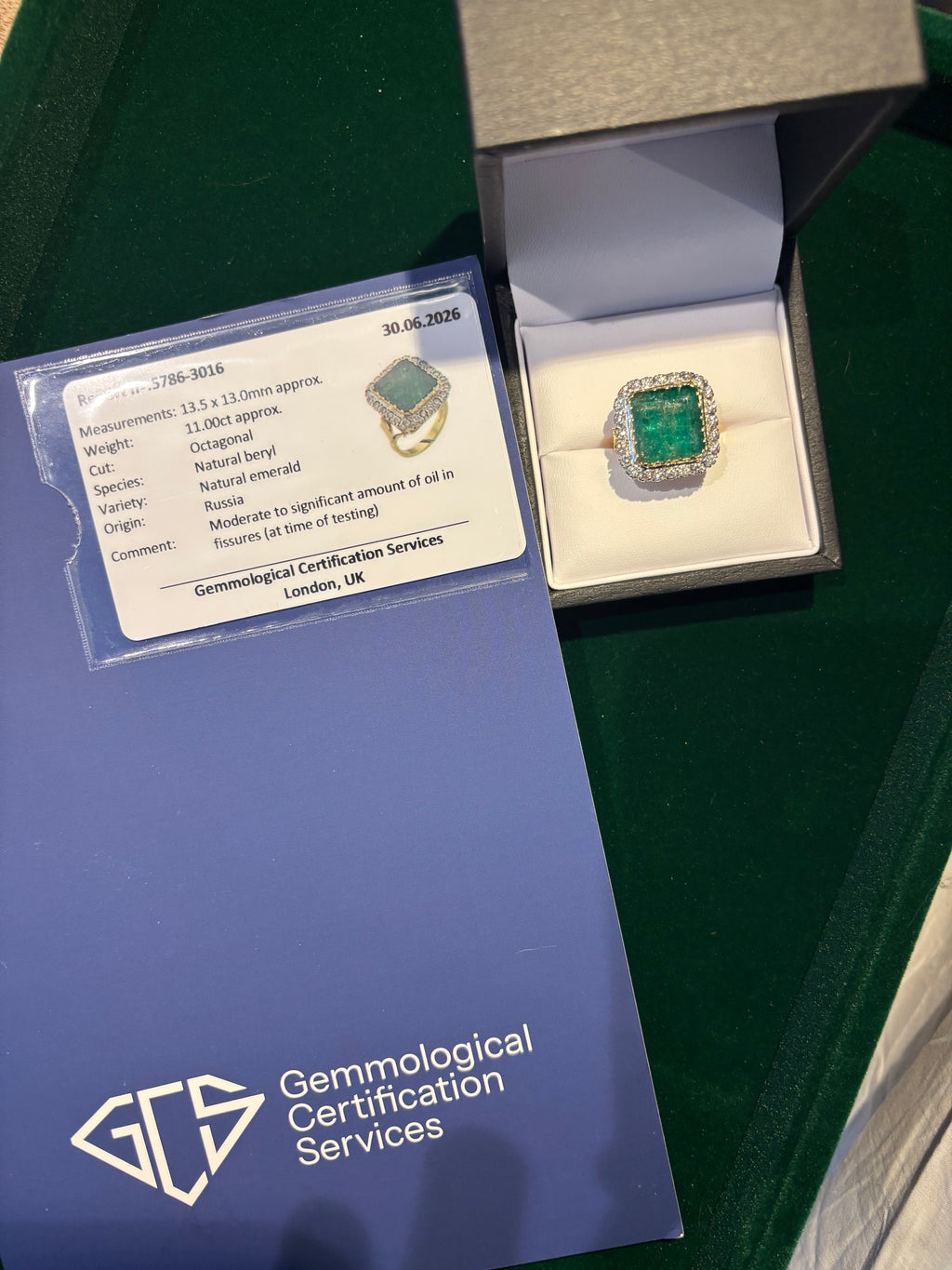 Important 11 Carat Russian Emerald Vintage Diamond Ring 18ct Gold, London 1975