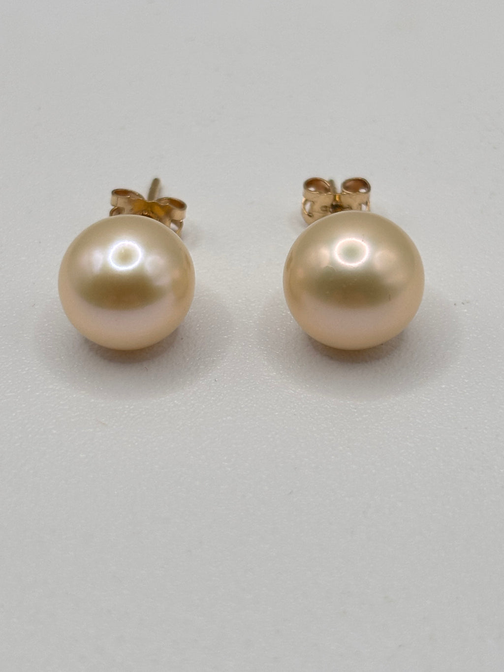 18K Gold 10mm Cultured White Pearl Stud Earrings  Cream & Rose Overtones