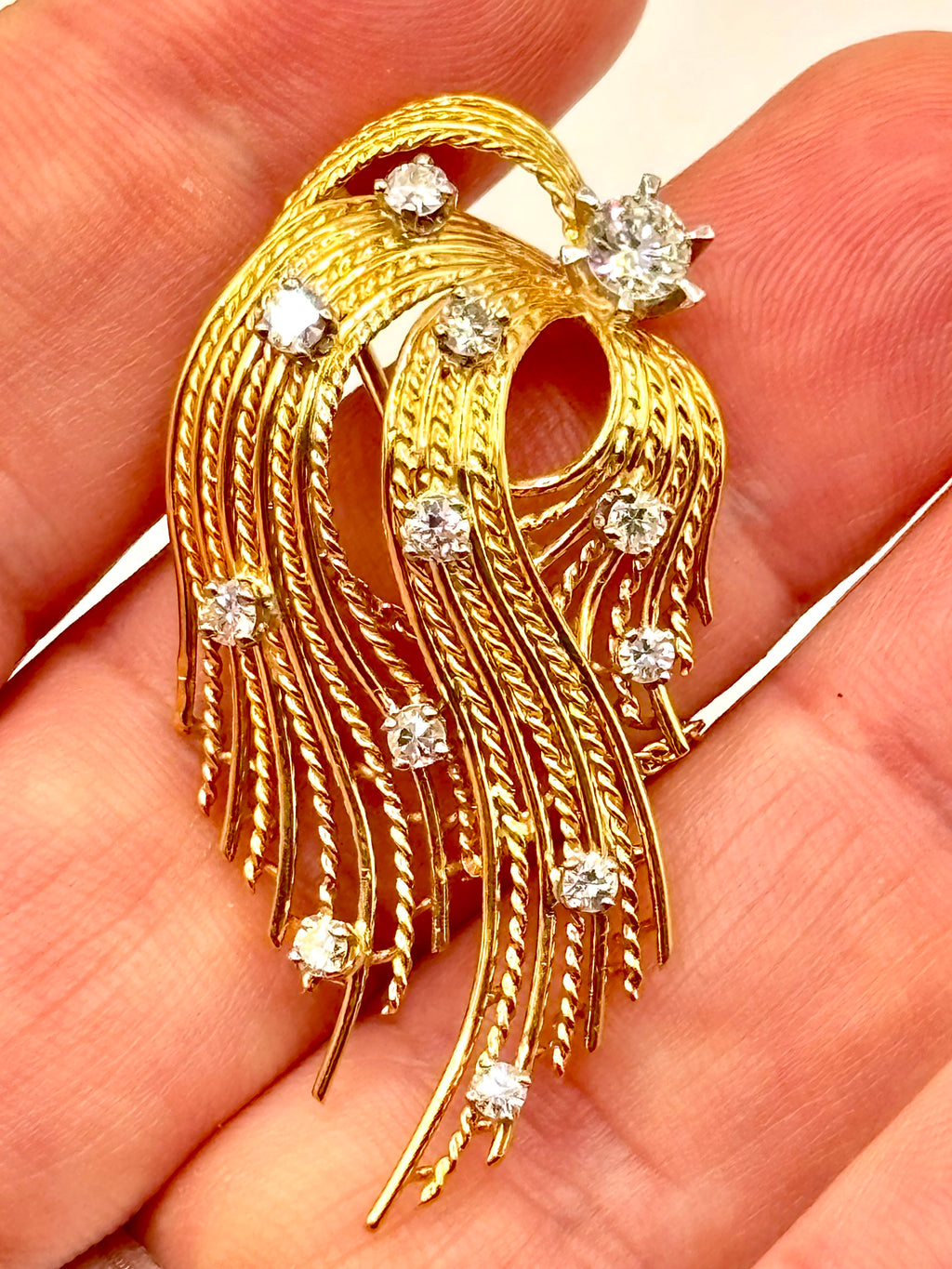 Diamond Platinum Brooch, 18 Karat Gold, Comet design, France circa 1950