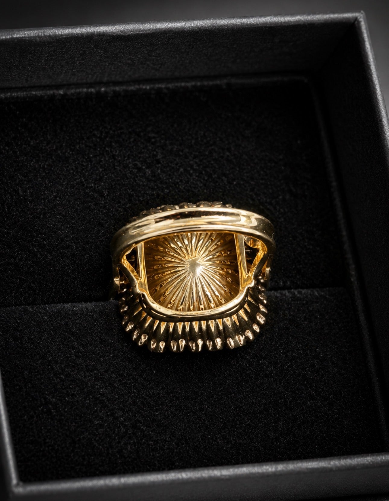 Important 11 Carat Russian Emerald Vintage Diamond Ring 18ct Gold, London 1975