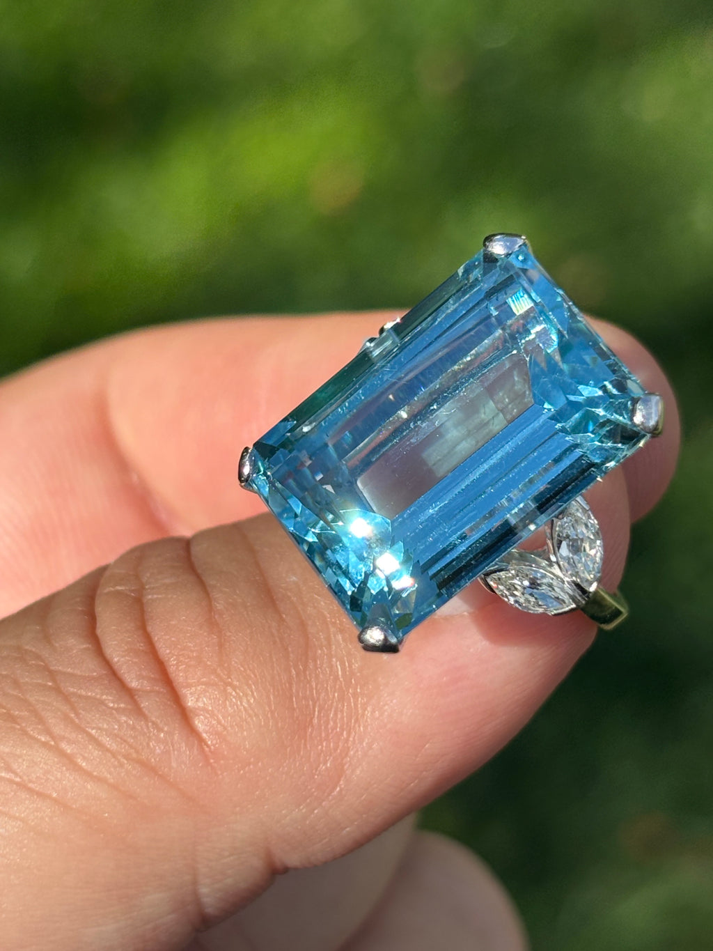 Impressive Large Aquamarine Cocktail Ring, 30 Carats, Art Deco style and 0.80 Marquise Diamonds in 18k White Gold