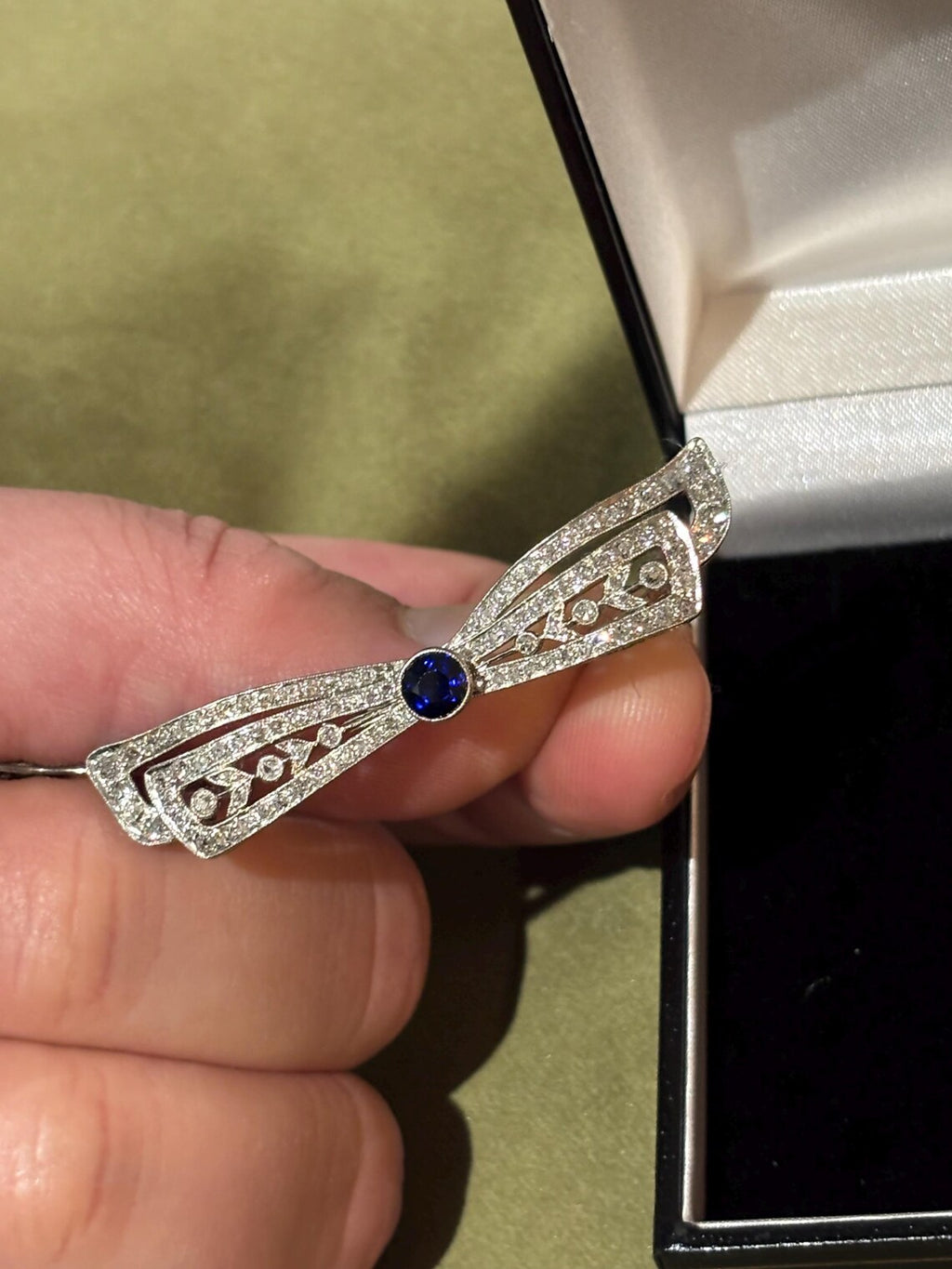 ANTIQUE ART DECO DIAMONDS & Sapphire Ribbon Brooch c1920’s