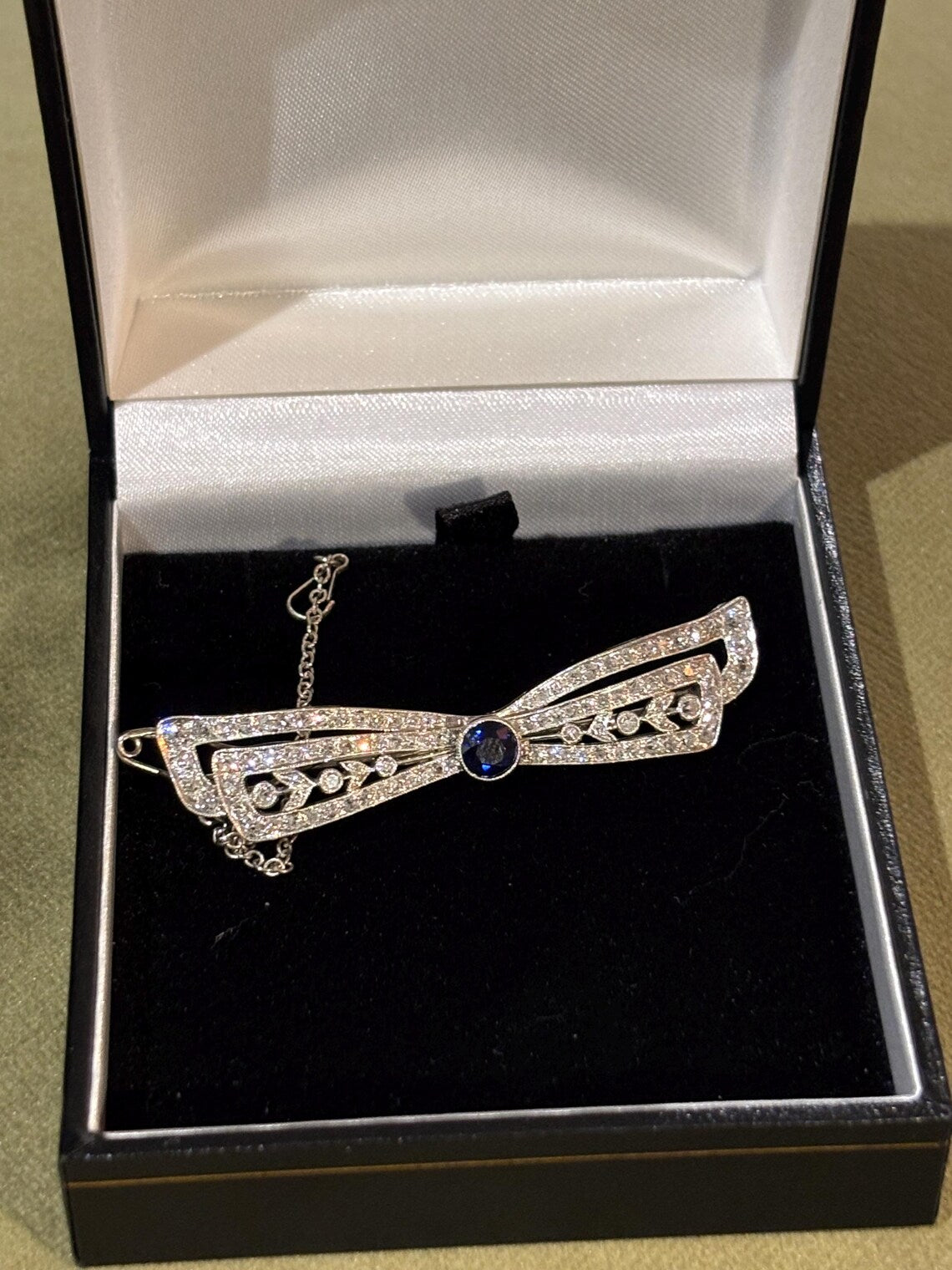 ANTIQUE ART DECO DIAMONDS & Sapphire Ribbon Brooch c1920’s