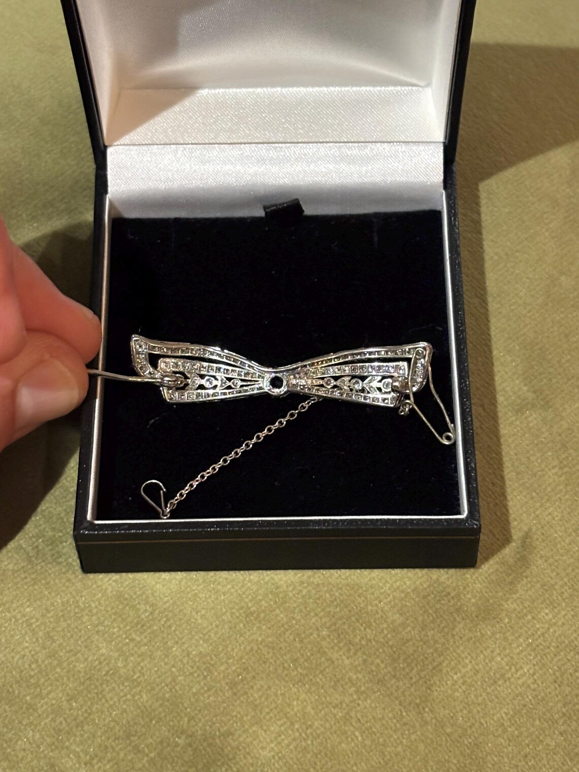 ANTIQUE ART DECO DIAMONDS & Sapphire Ribbon Brooch c1920’s