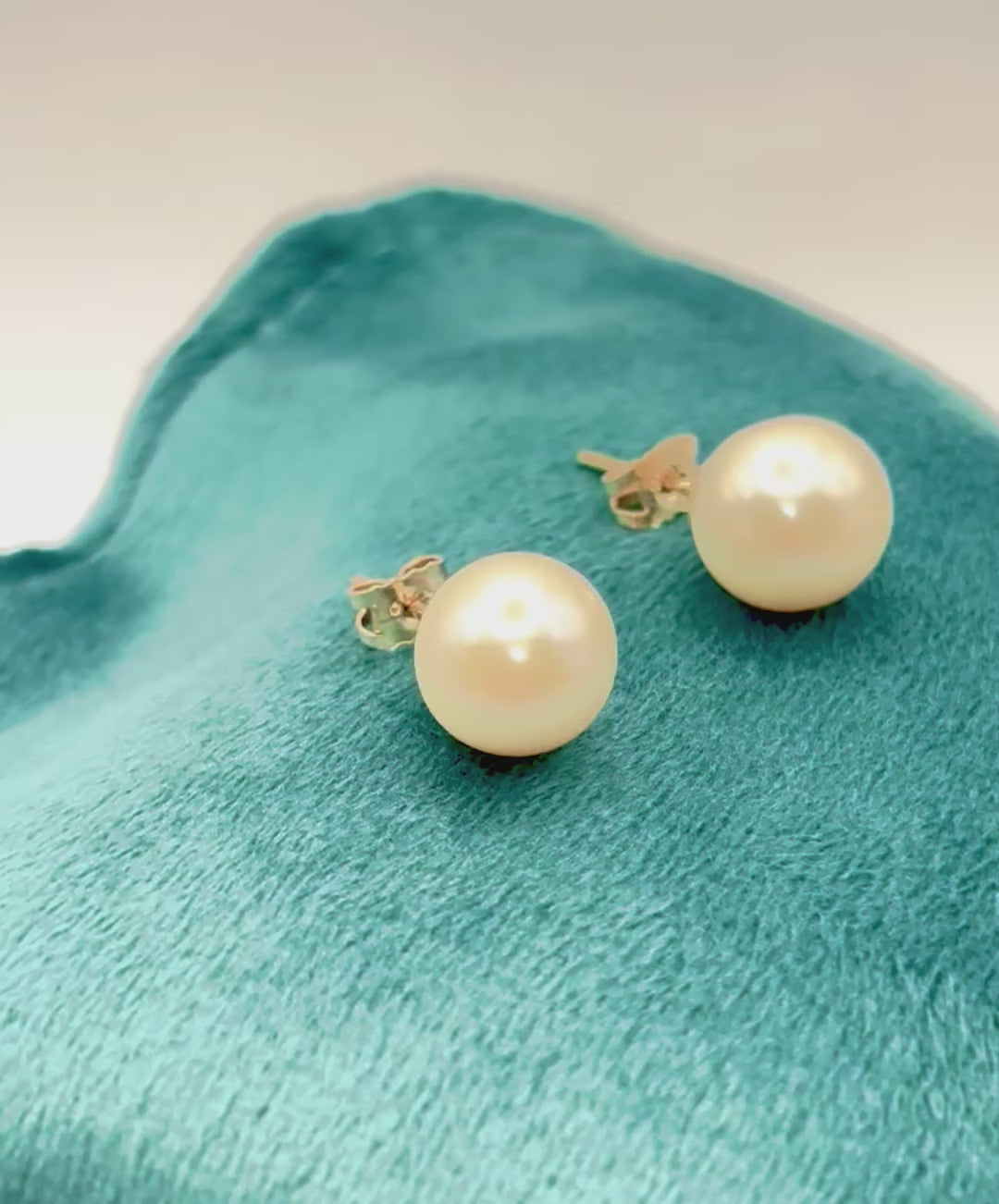 18K Gold 10mm Cultured White Pearl Stud Earrings  Cream & Rose Overtones