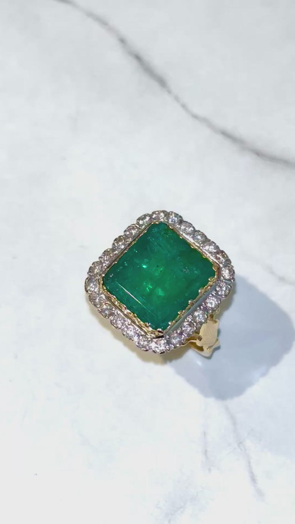 Important 11 Carat Russian Emerald Vintage Diamond Ring 18ct Gold, London 1975